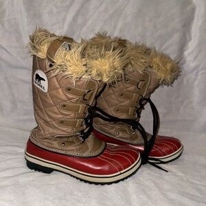 Sorel Red and Brown Quilted Boots